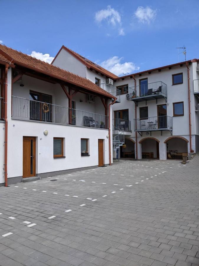 Rv Apartman Mikulov Exteriör bild