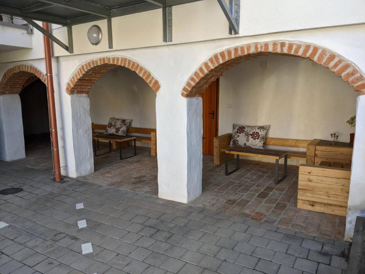 Rv Apartman Mikulov Exteriör bild